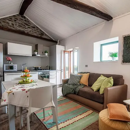 Altido Amazing House With Balcony & View